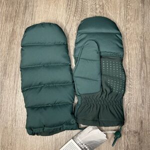 Lululemon Wunder Puff Mittens